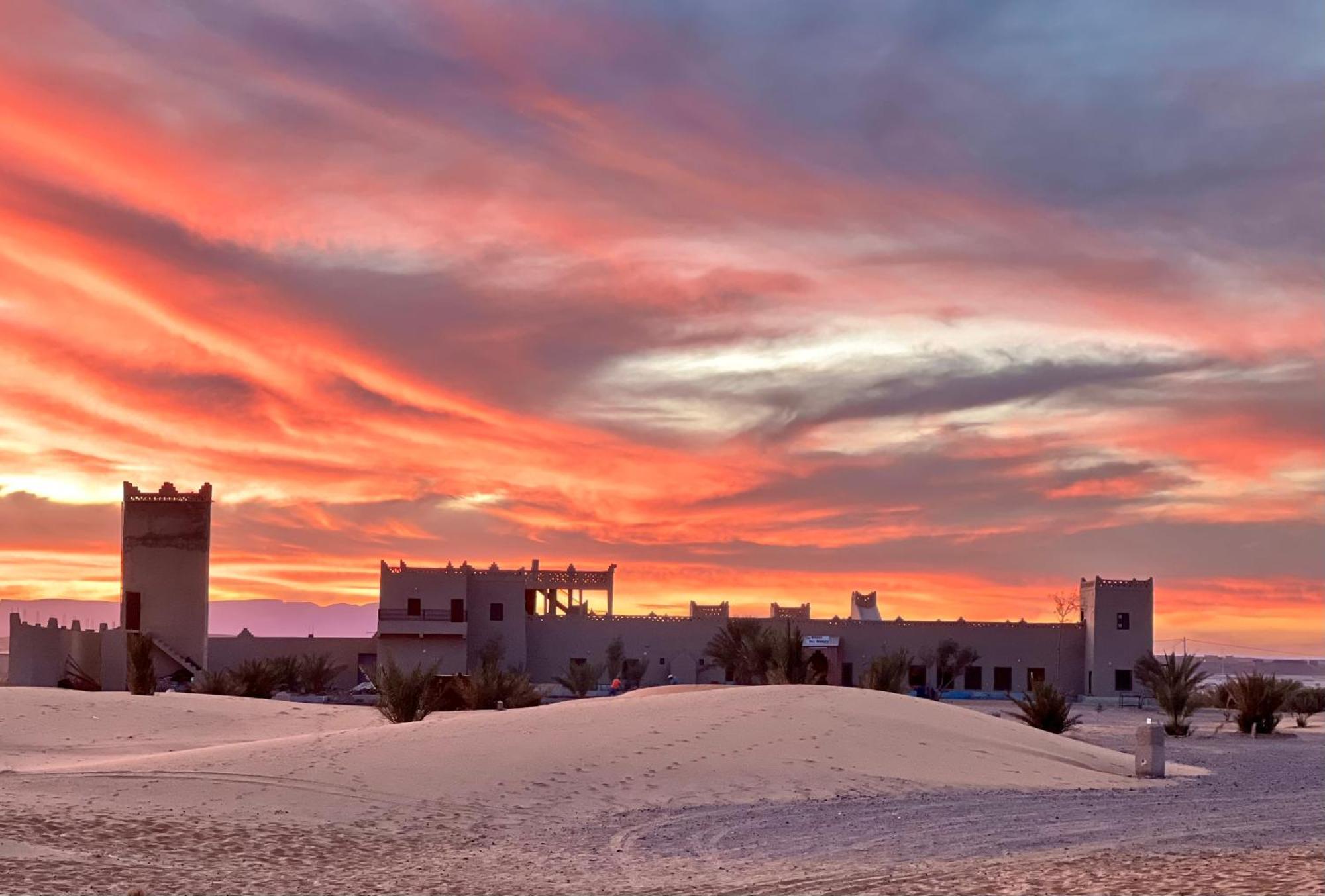 Hotel Camping Les Roses Des Dunes & Piscine Merzouga Eksteriør bilde