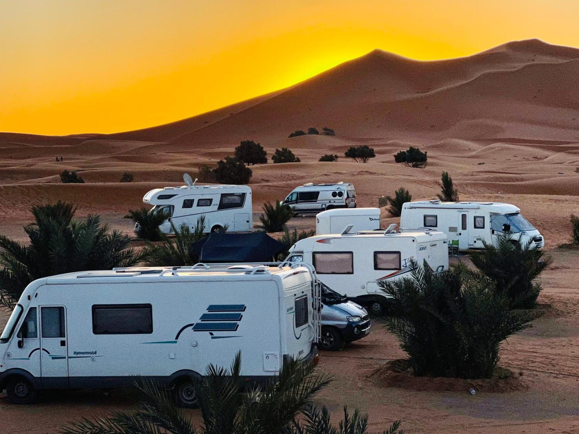 Hotel Camping Les Roses Des Dunes & Piscine Merzouga Eksteriør bilde