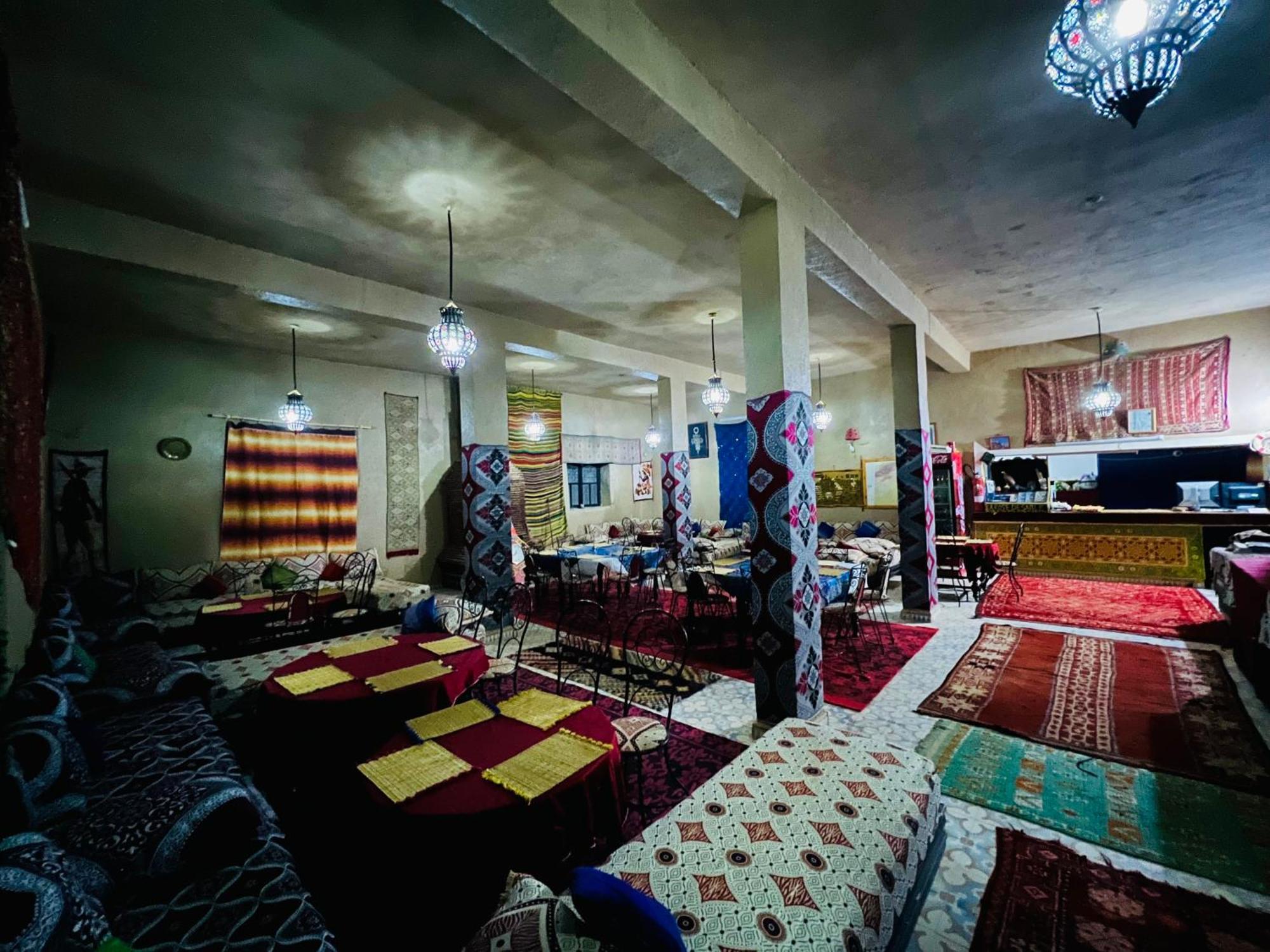 Hotel Camping Les Roses Des Dunes & Piscine Merzouga Eksteriør bilde