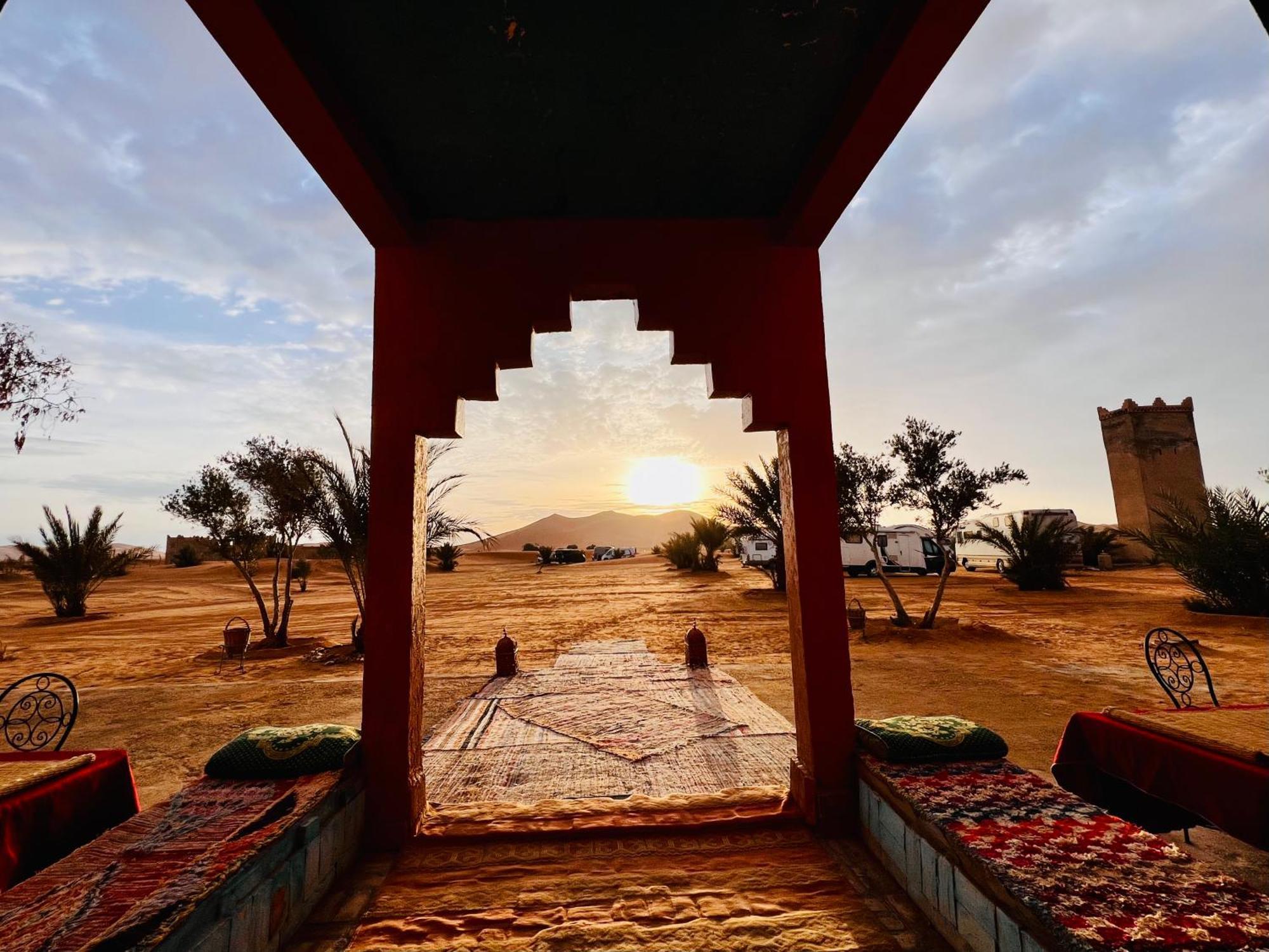 Hotel Camping Les Roses Des Dunes & Piscine Merzouga Eksteriør bilde