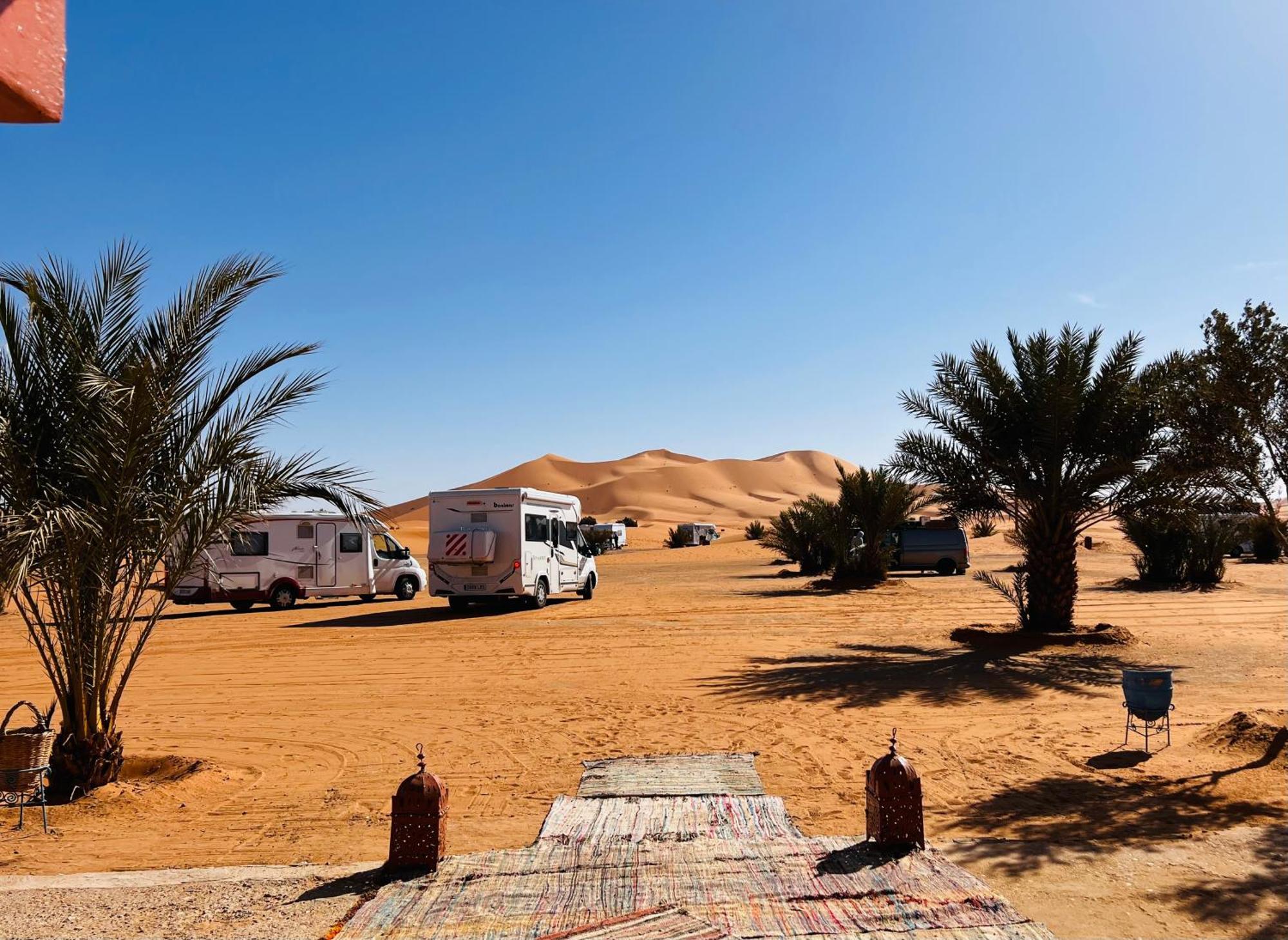 Hotel Camping Les Roses Des Dunes & Piscine Merzouga Eksteriør bilde
