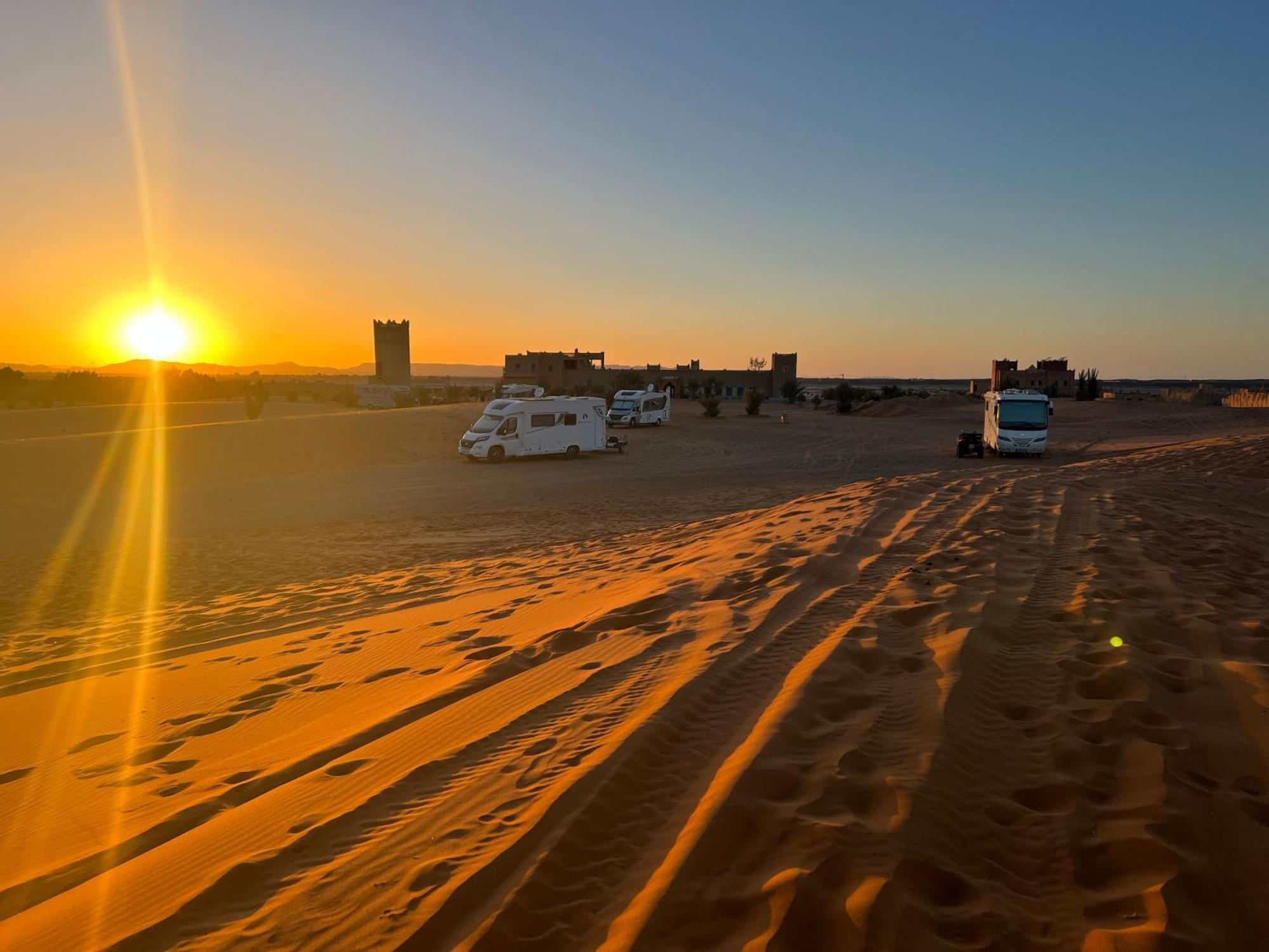 Hotel Camping Les Roses Des Dunes & Piscine Merzouga Eksteriør bilde