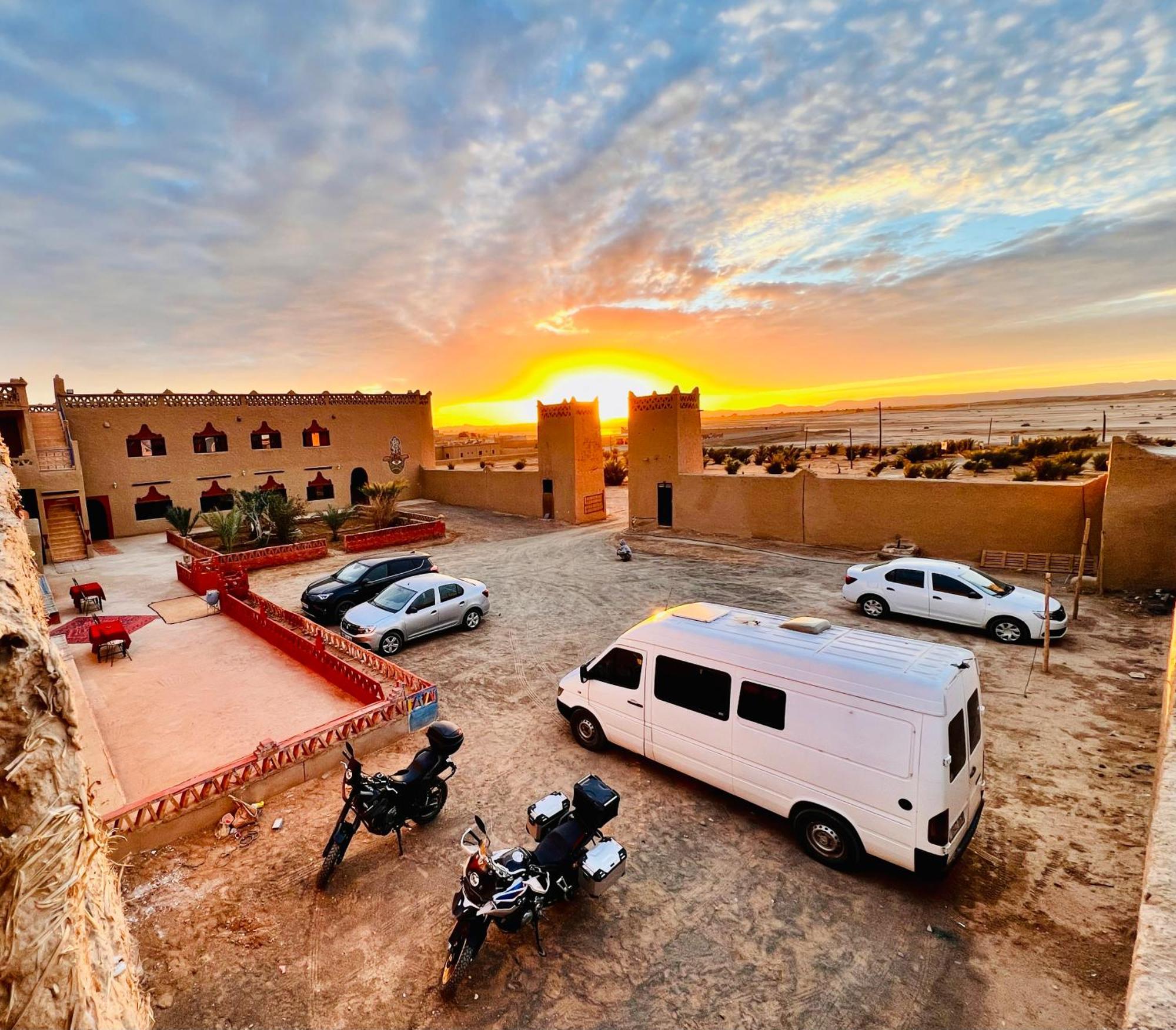 Hotel Camping Les Roses Des Dunes & Piscine Merzouga Eksteriør bilde