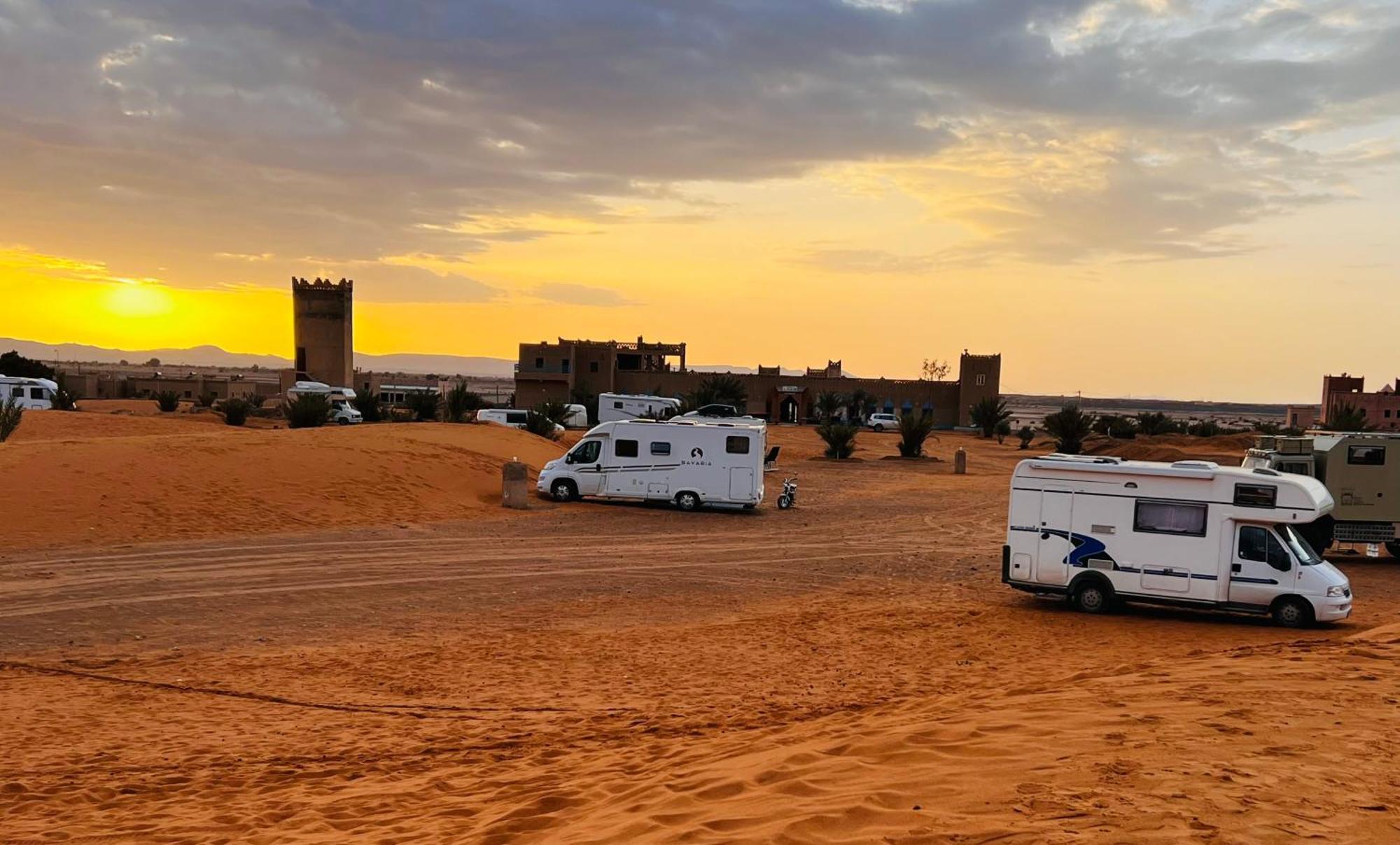 Hotel Camping Les Roses Des Dunes & Piscine Merzouga Eksteriør bilde