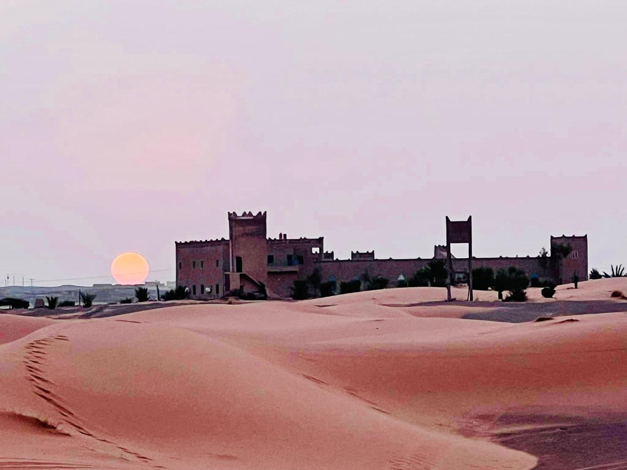 Hotel Camping Les Roses Des Dunes & Piscine Merzouga Eksteriør bilde